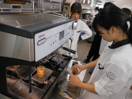 コーヒーマシーンとKクラス。時々、ディスプレイ♪