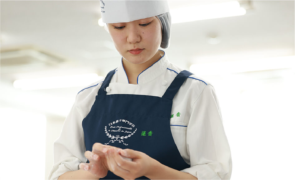 種切り、包餡、どら焼きの生地流しなど